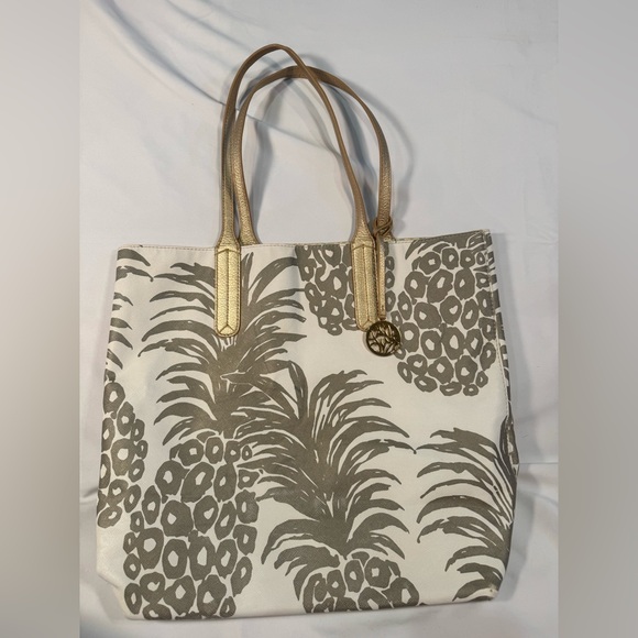 Lilly Pulitzer Handbags - Lilly Pulitzer Reversible Tote bag - La Via Loca